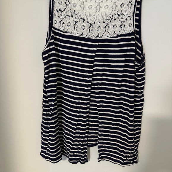 Lace back tank - Picture 2 of 4